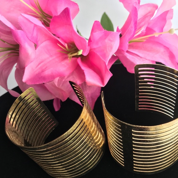 Bracelet Cuff Gold Fashion Costume Jewelry - Picture 2 of 7